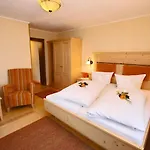 Adler Garni Hotel