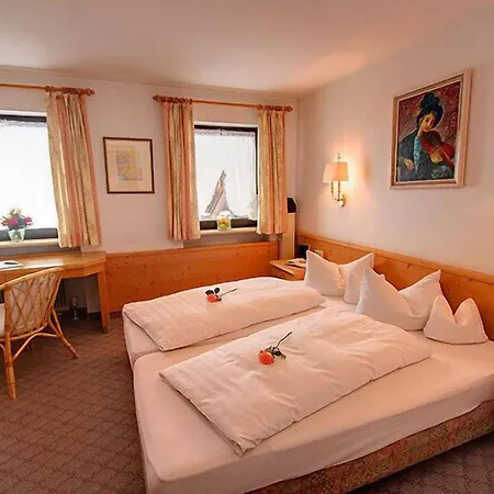 מלון Adler Garni