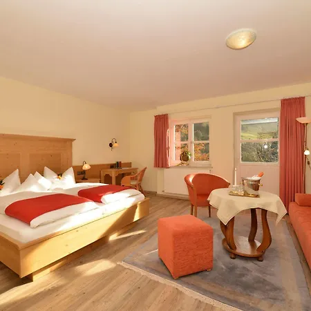 Adler Garni Hotel 3*