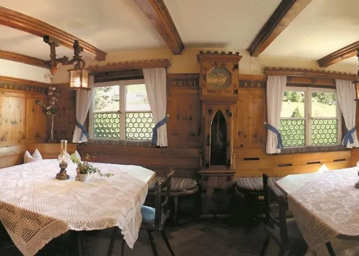 Adler Garni Hotel 3*